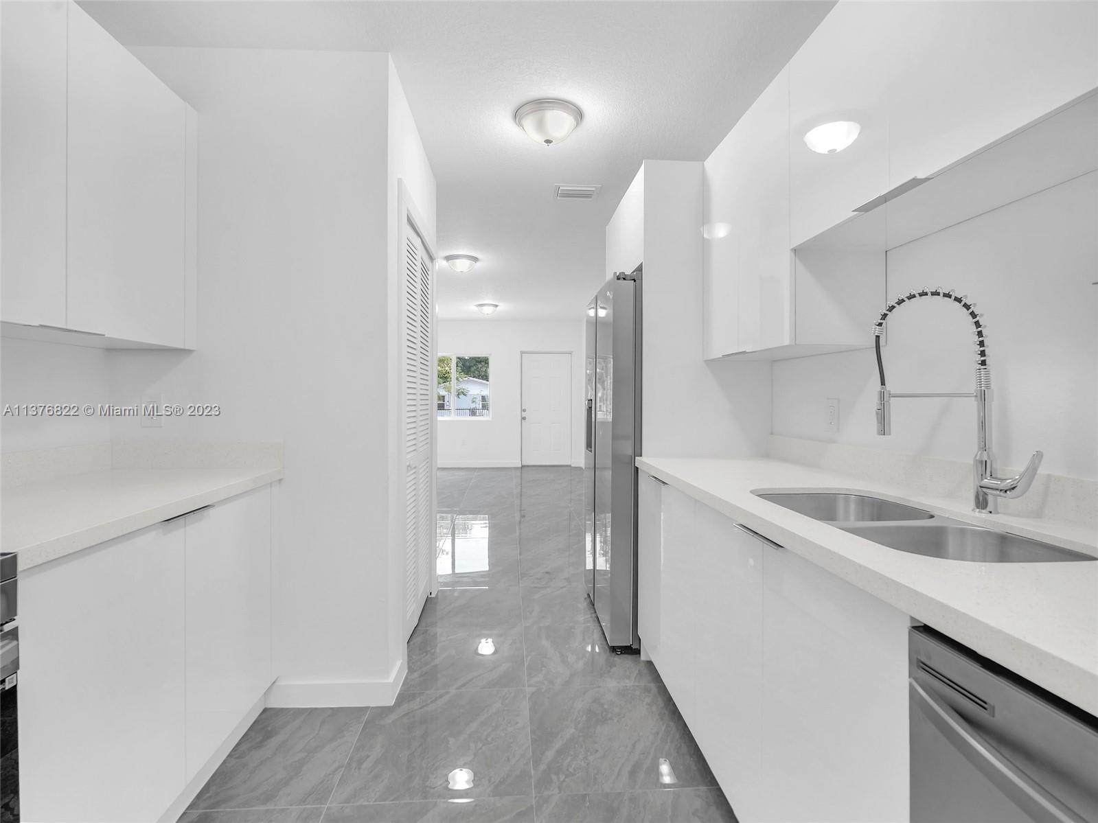 2448 Nw 42nd St – photo 4