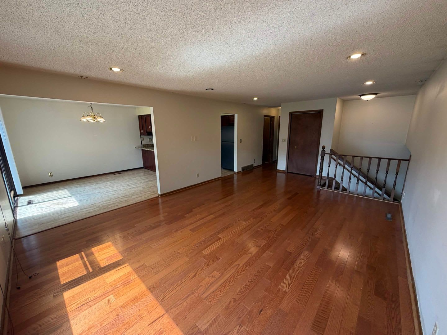 2 300 4Bd 2Ba 3303 Eddy Ln Available Now – photo 2