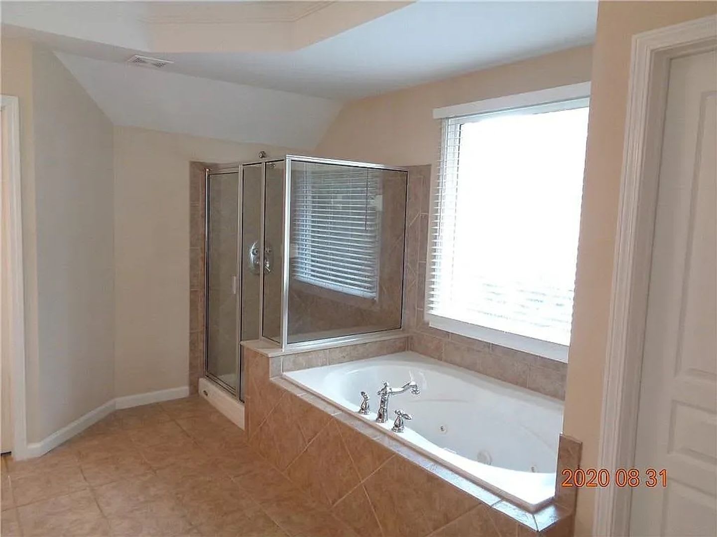 Room in 5 Bedroom Home in Buford – photo 2