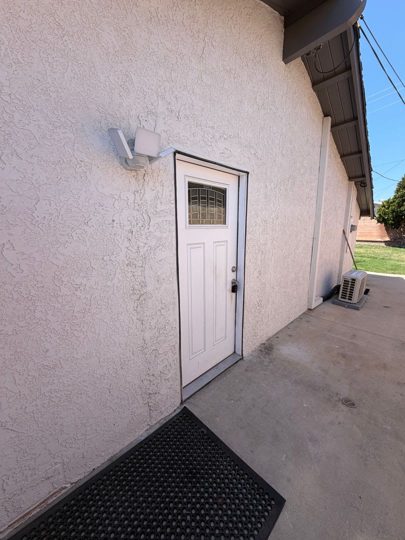 Beautiful 2 bed, 1 bath with yard – photo 3