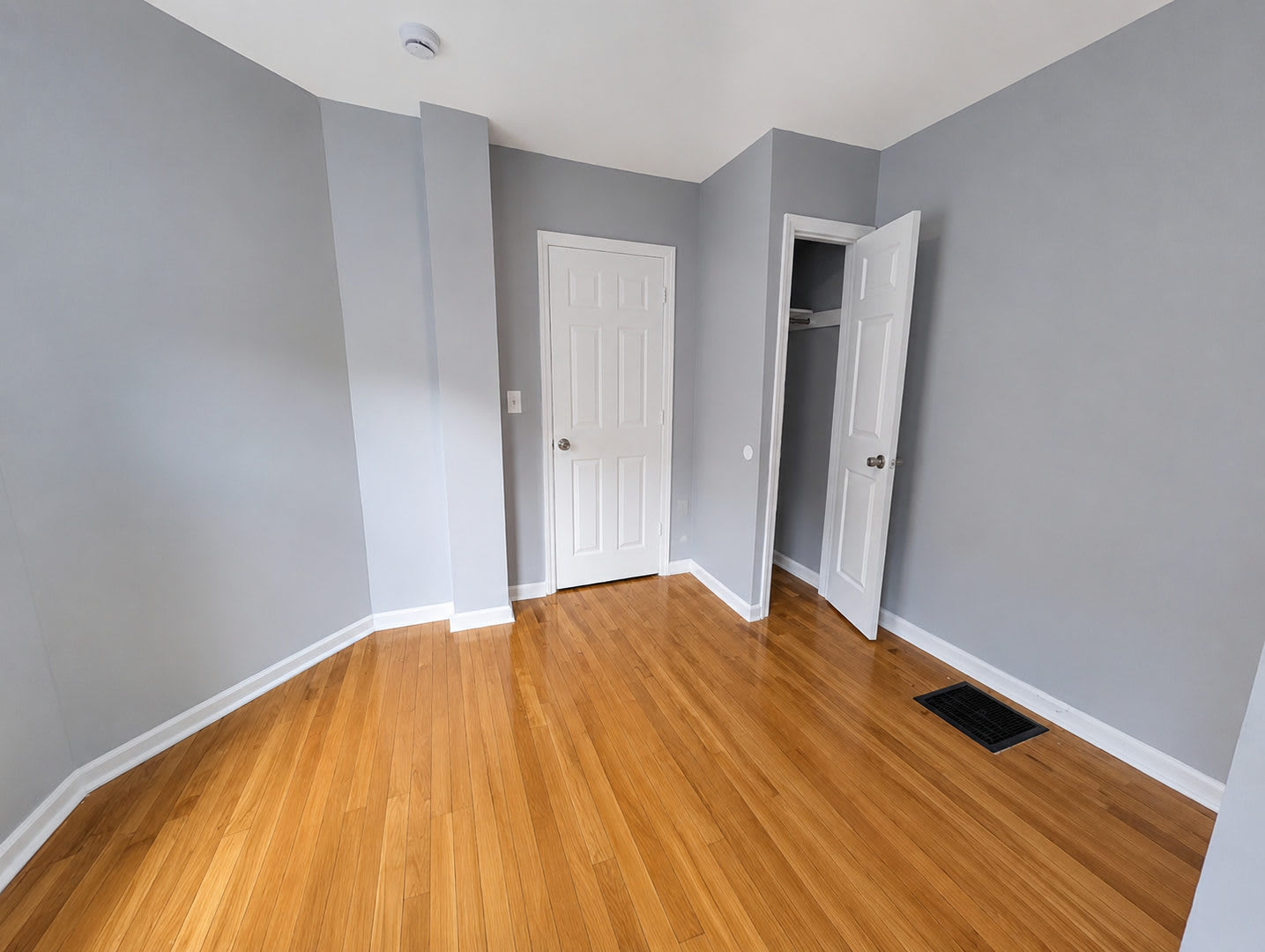 Beautiful 4 Bedroom 1 Bathroom Single Family House for Rent in Asbury Park! – photo 5