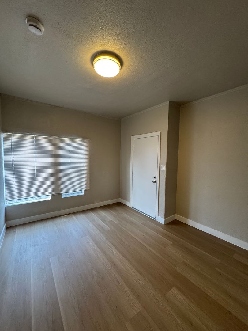 811 W 43Rd St – photo 5