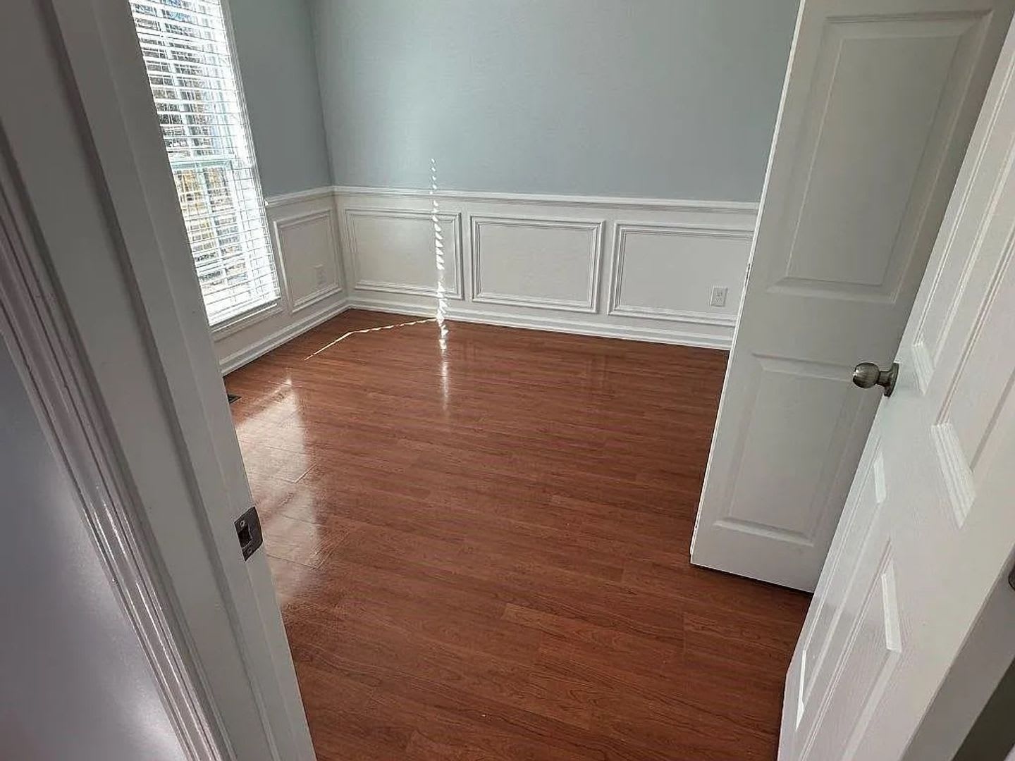 Room in 4 Bedroom Home at Lakeview Dr – photo 4