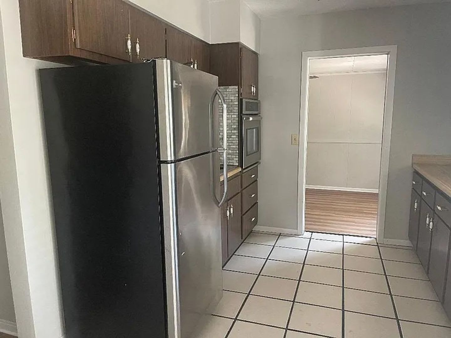 Charming 3-bed/1-bath single-family home available now! – photo 3