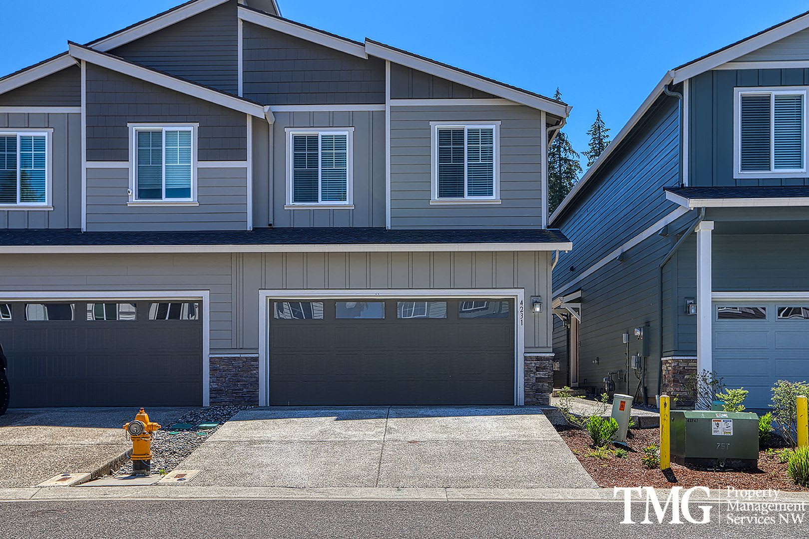 3 Bedroom, 2.5 Bath Townhome In Ridgefield! – photo 1