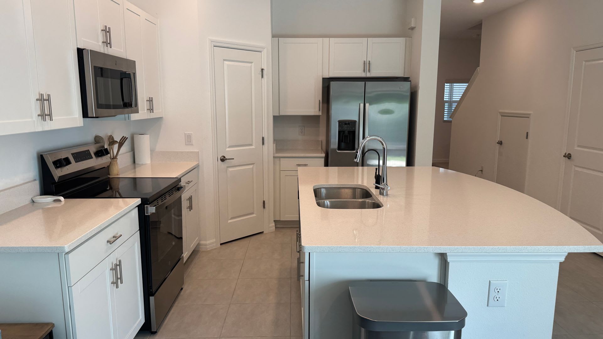 Unfurnished Annual Rental – photo 5
