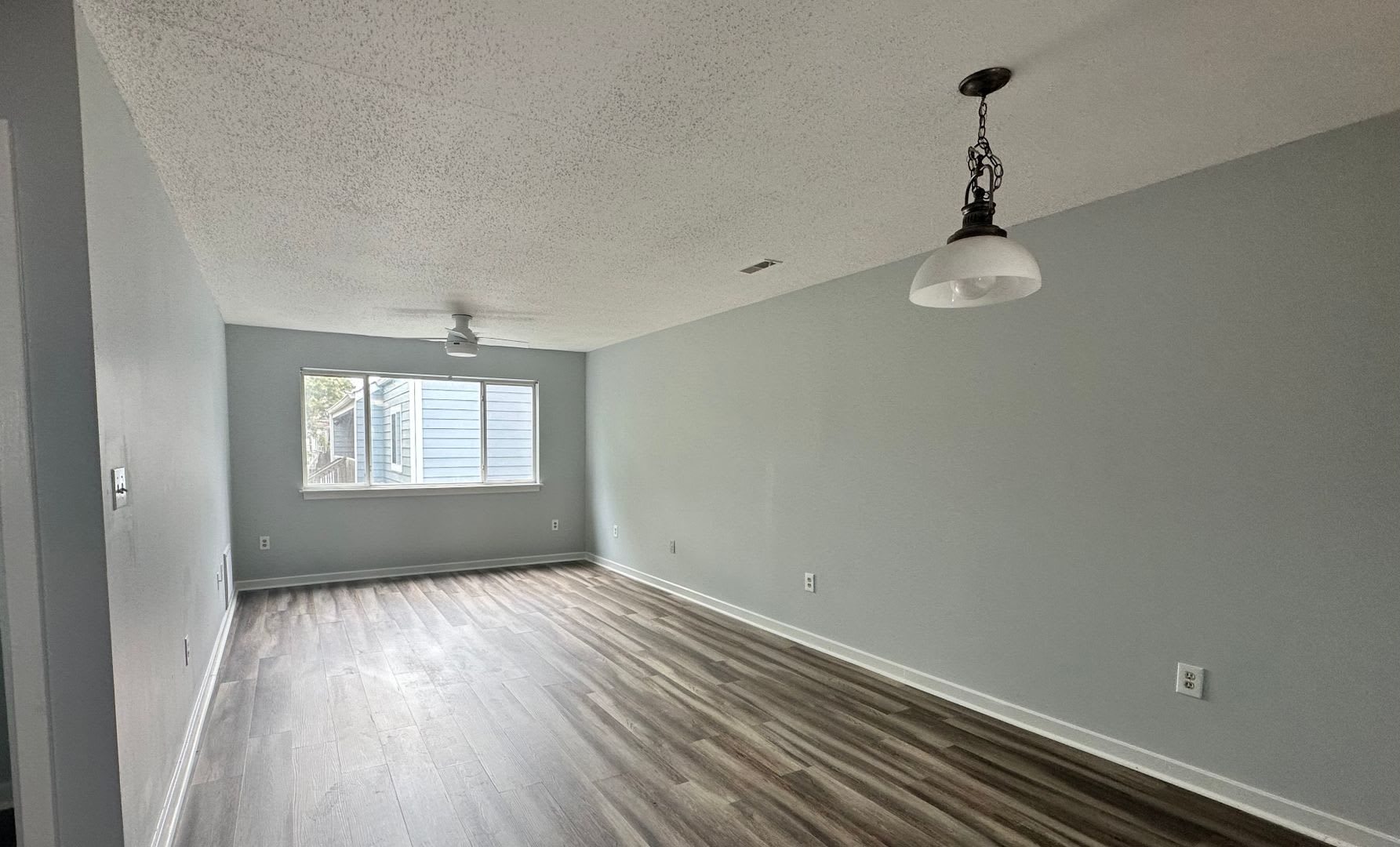 2 bedroom condo in Williamsburg! – photo 3