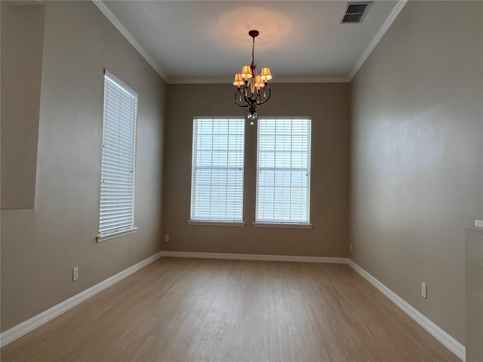 502 GREENBRIER Avenue – photo 4