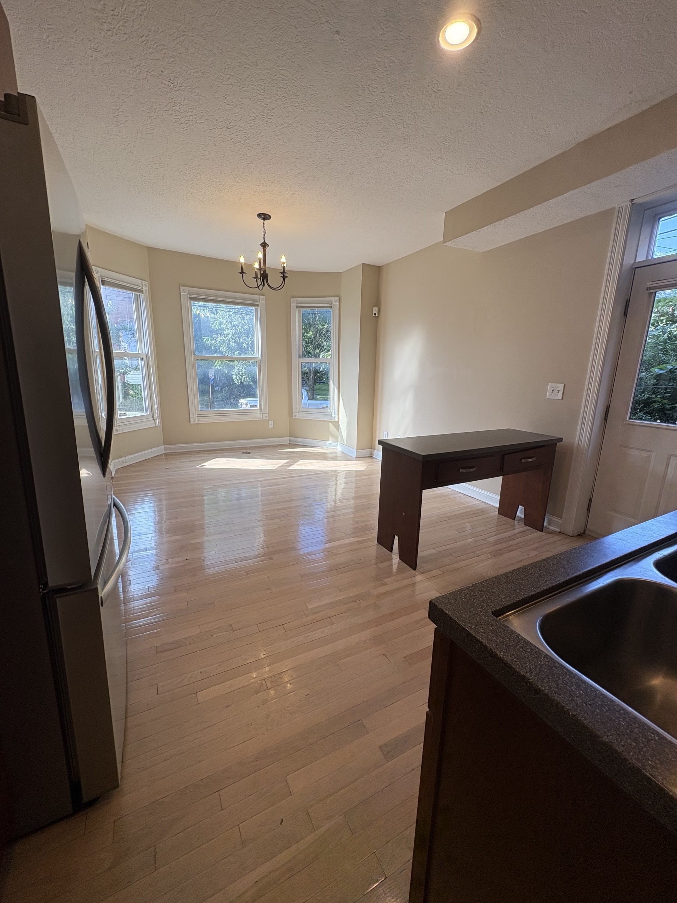 1135 Summit Street 1 – photo 4