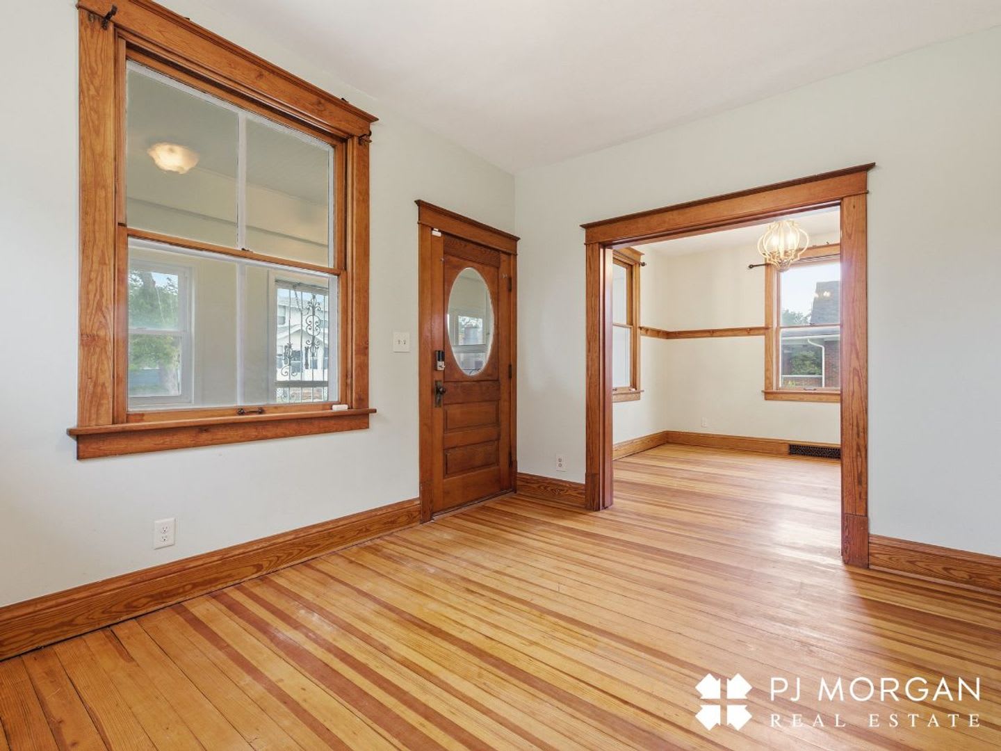 Charming 3 Bedroom Home With Hardwood Floors Garage – photo 5