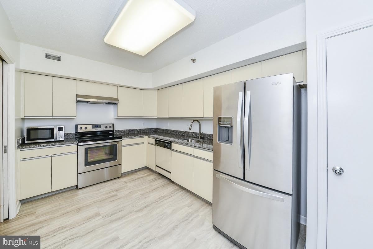 1016 S WAYNE ST #408 – photo 4