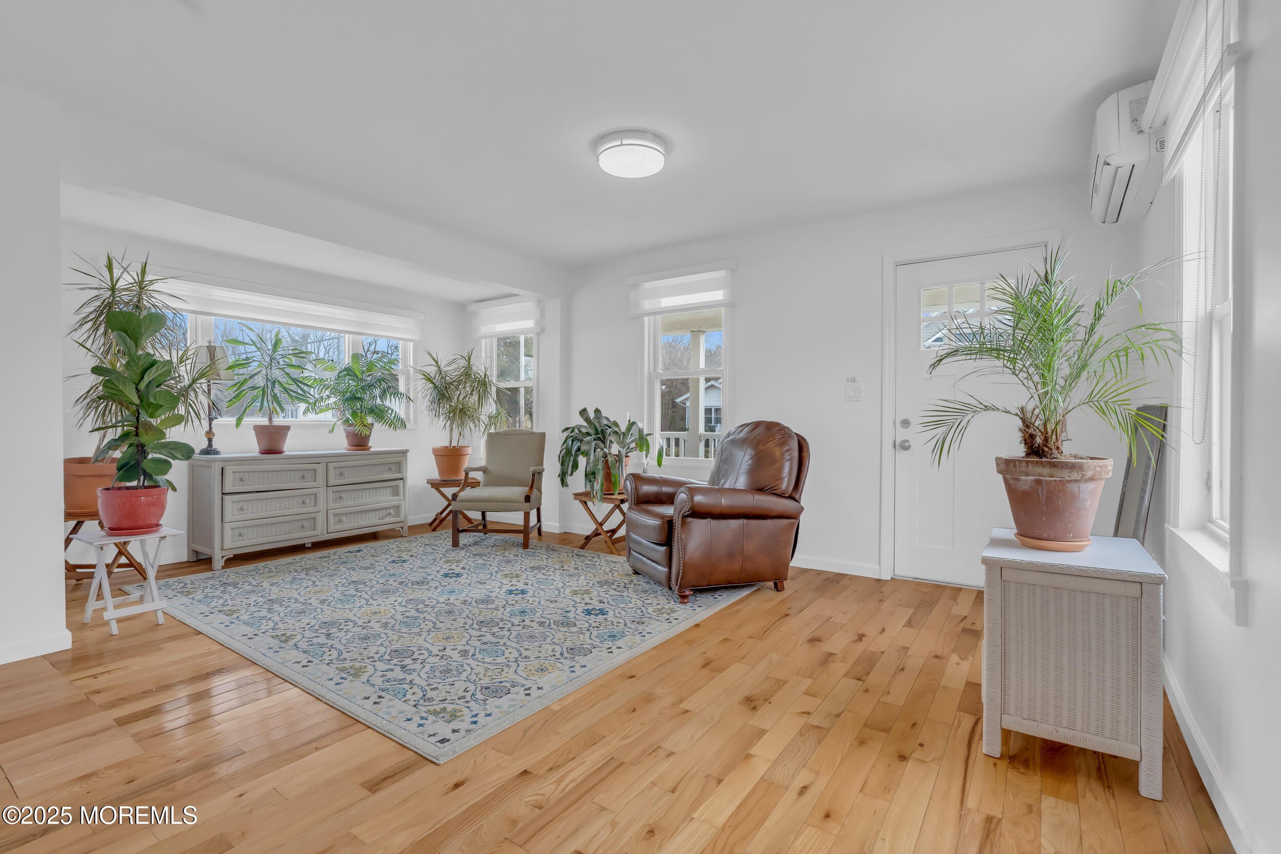 323 Roosevelt Avenue – photo 4