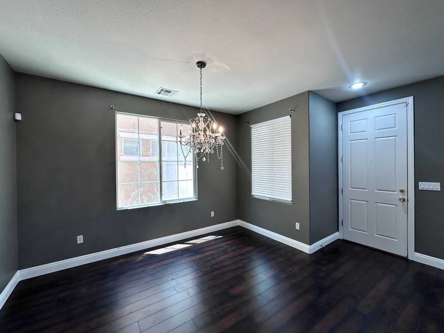 4 BEDROOM 2.5 BATH HOME IN MOUNTAINS EDGE – photo 3
