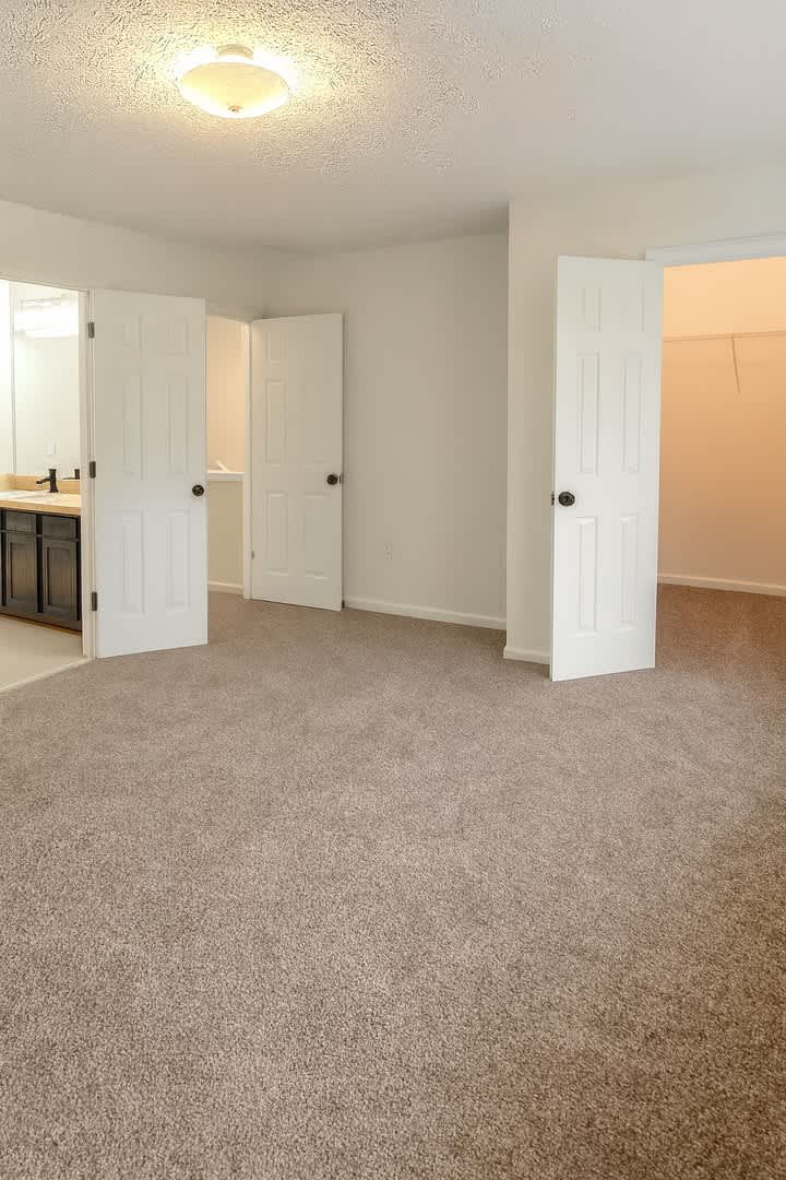 Room in 3 Bedroom Home at Waverly Hills Dr – photo 2