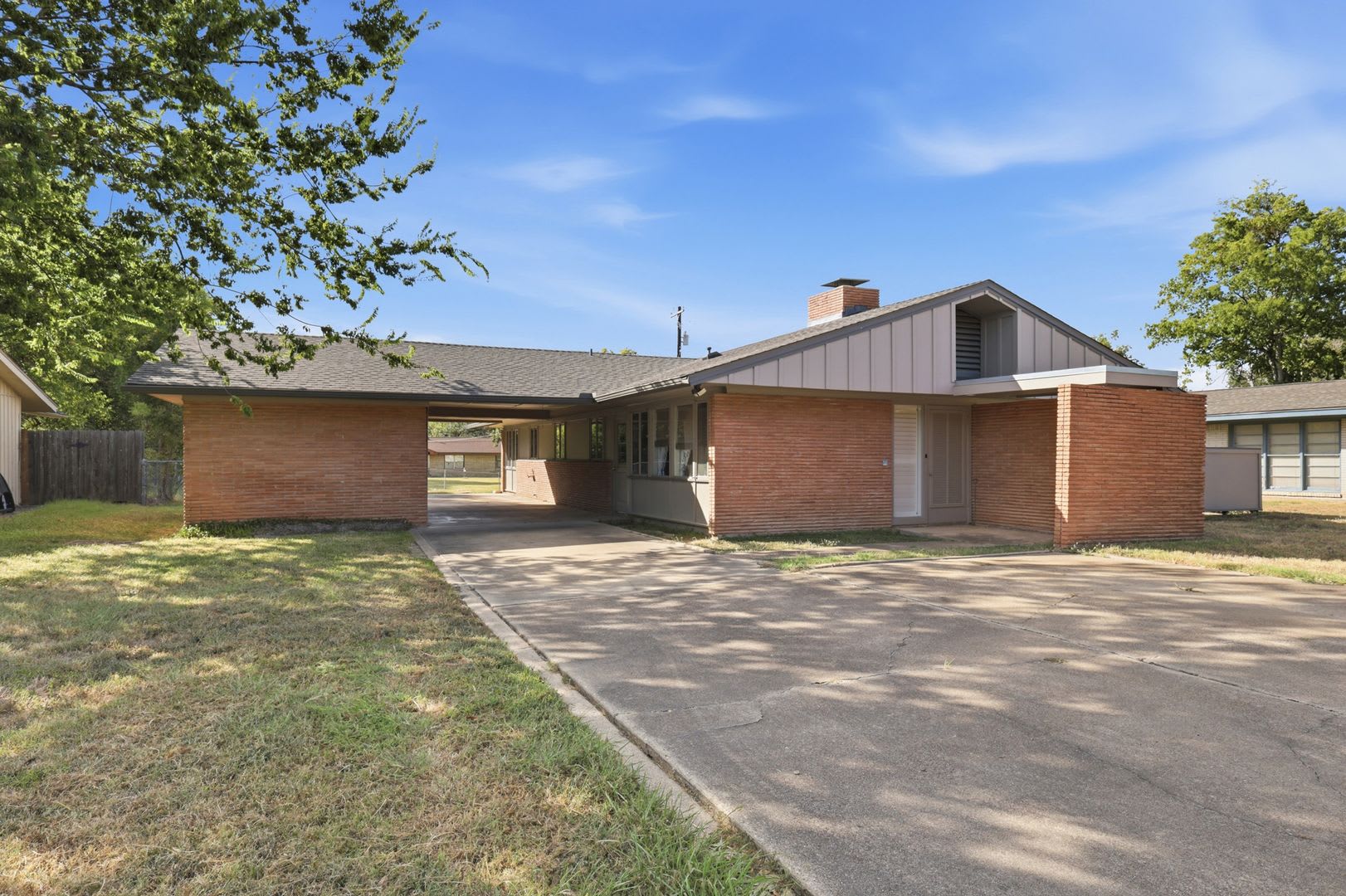 AVAILABLE NOW! Charming Mid-Century Gem Near TAMU — 3 Bed/2 Bath in Bryan – photo 1