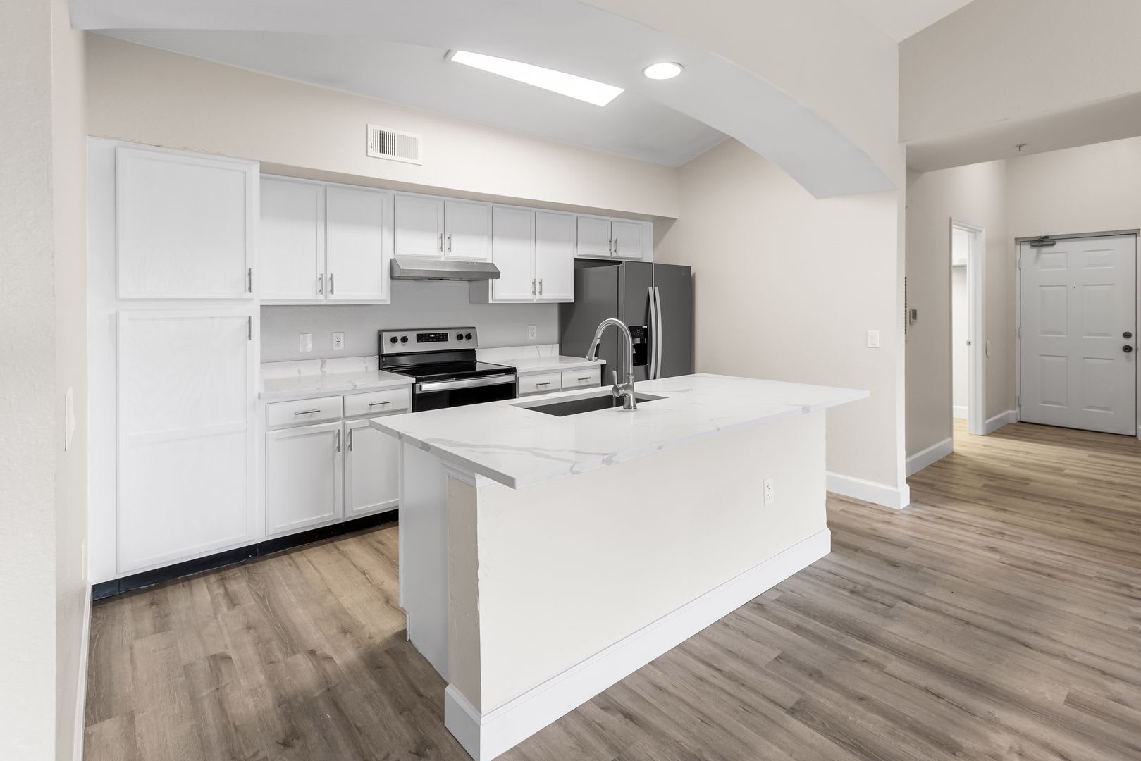 ** FAIRWAY PRESERVE ** 3 BED / 2 BATH – photo 2