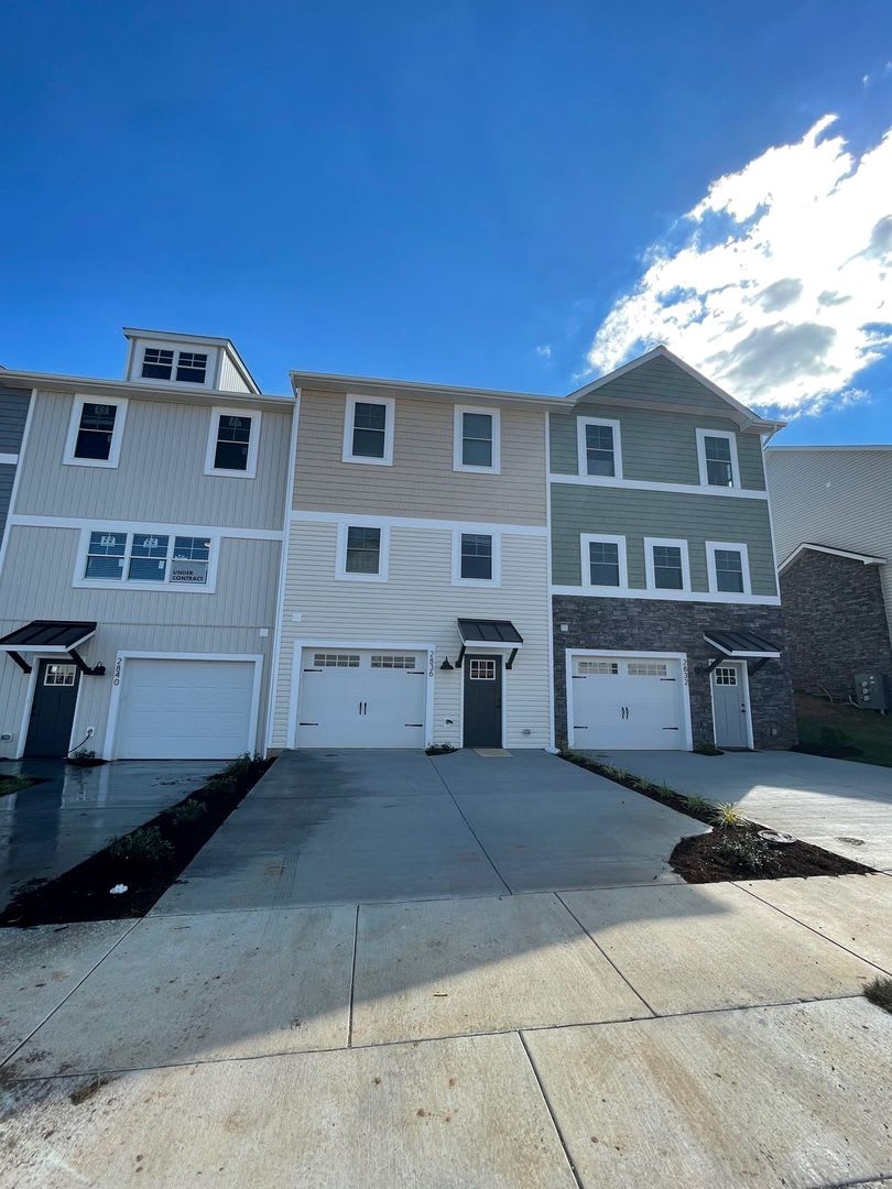 Spacious Luxury Townhome! Outstanding Location! – photo 2