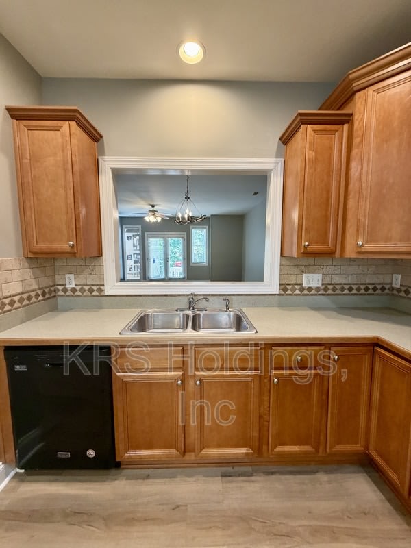 1950 Tudor Ct – photo 4