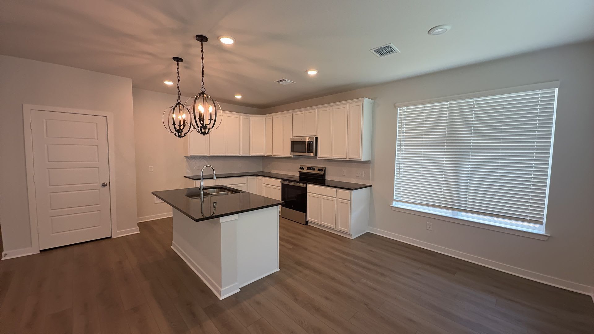 BRAND NEW 4-bedroom home! Close to the Lake! HALF OFF FIRST MONTHS RENT! – photo 5