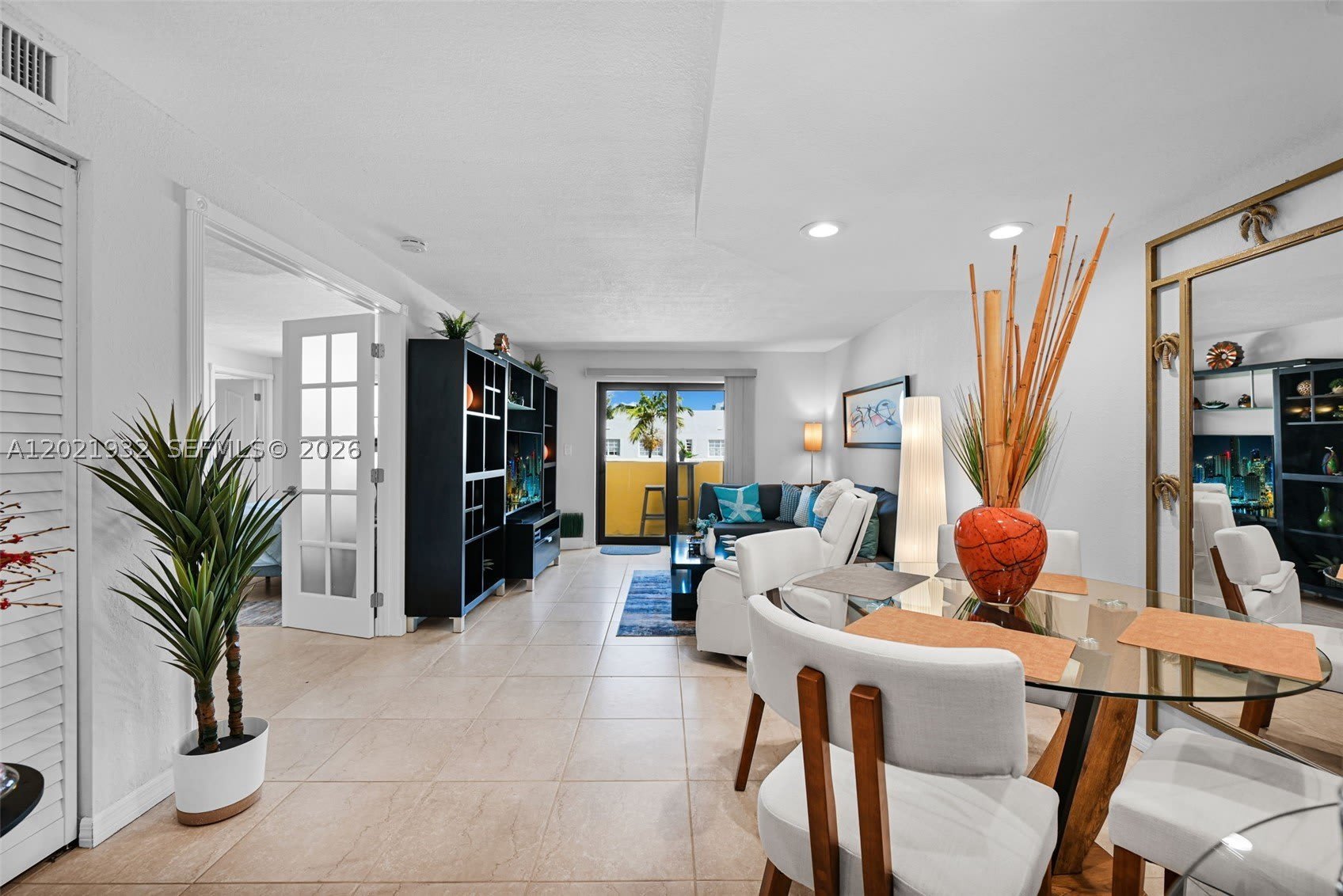 1334 Collins Ave – photo 2