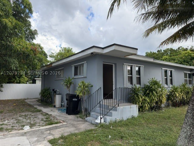 805 NE 134th St – photo 2