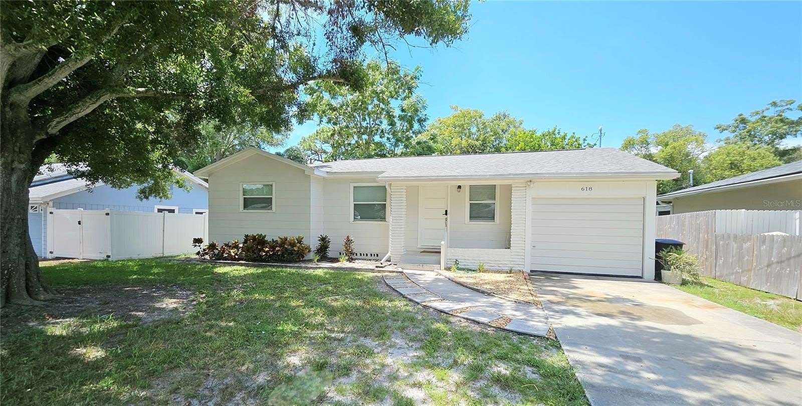618 S CREST AVE – photo 2