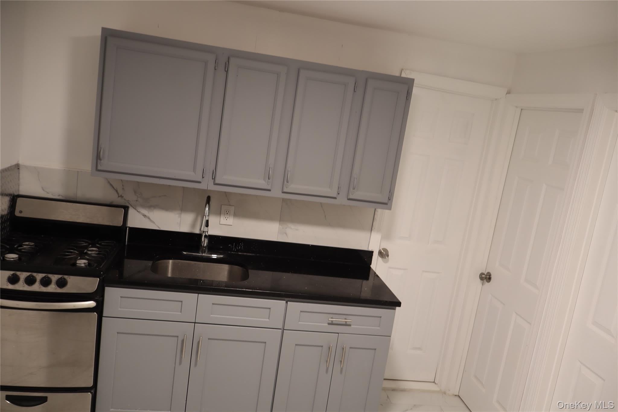 560 Jerome Street – photo 5