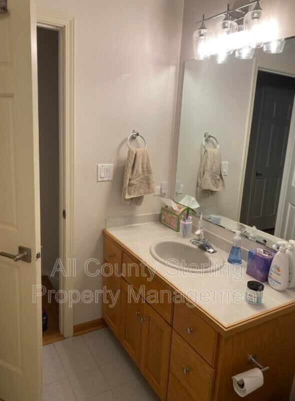 589 Se Saint Johns Street – photo 3