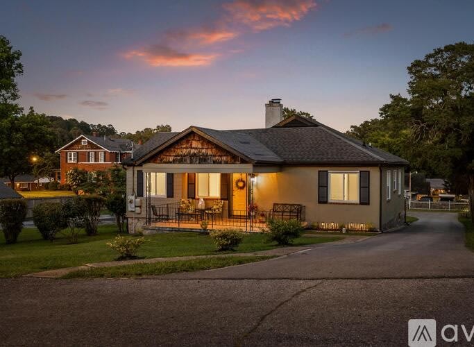 408 Broughton Street – photo 2