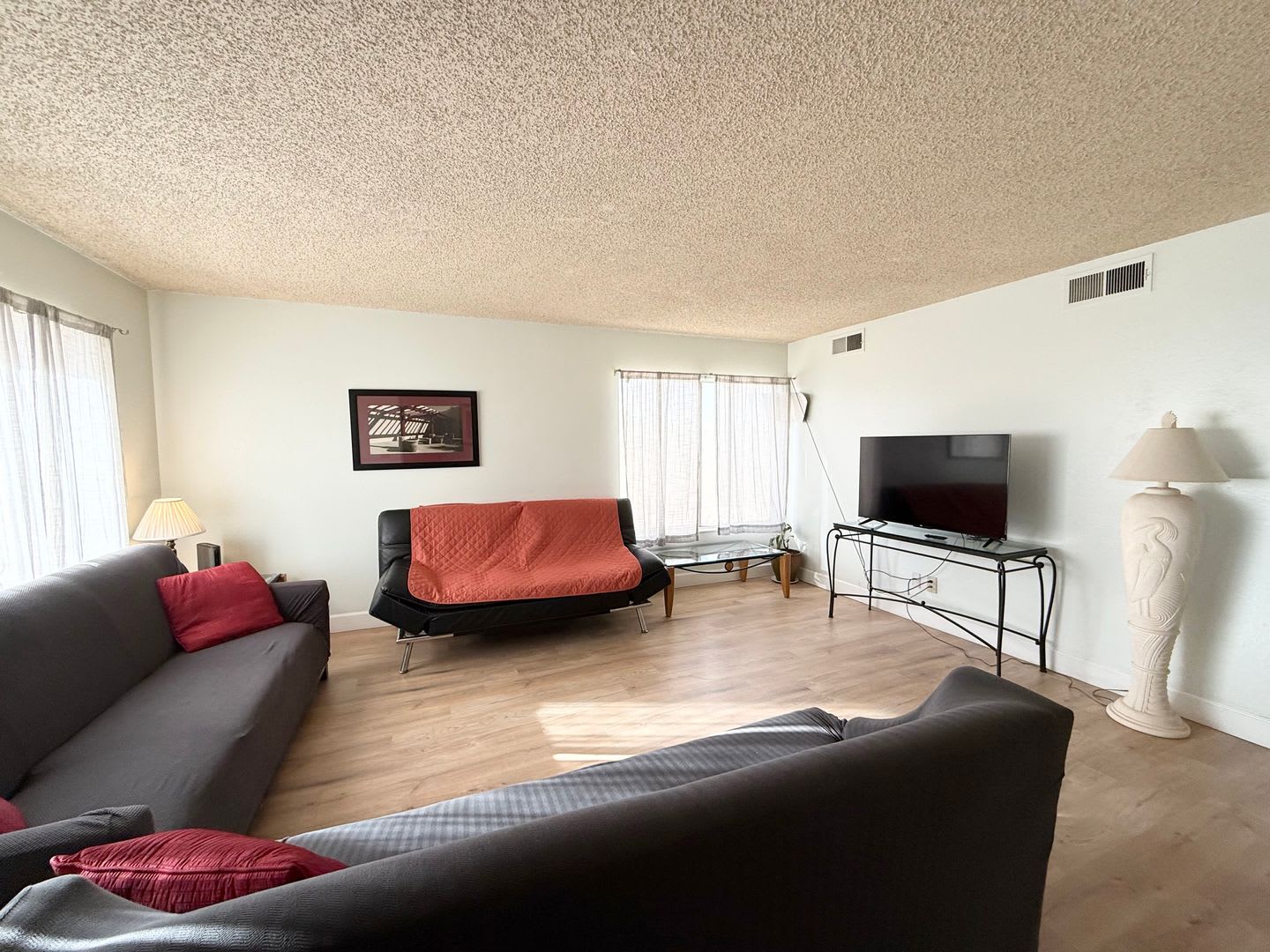 Fully Furnished 4-Bedroom Home in Prime Central Las Vegas Location – photo 3