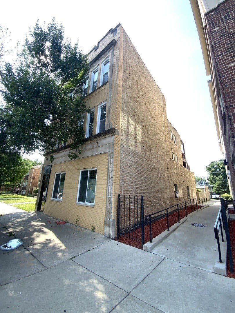 5511 W Diversey Avenue – photo 2