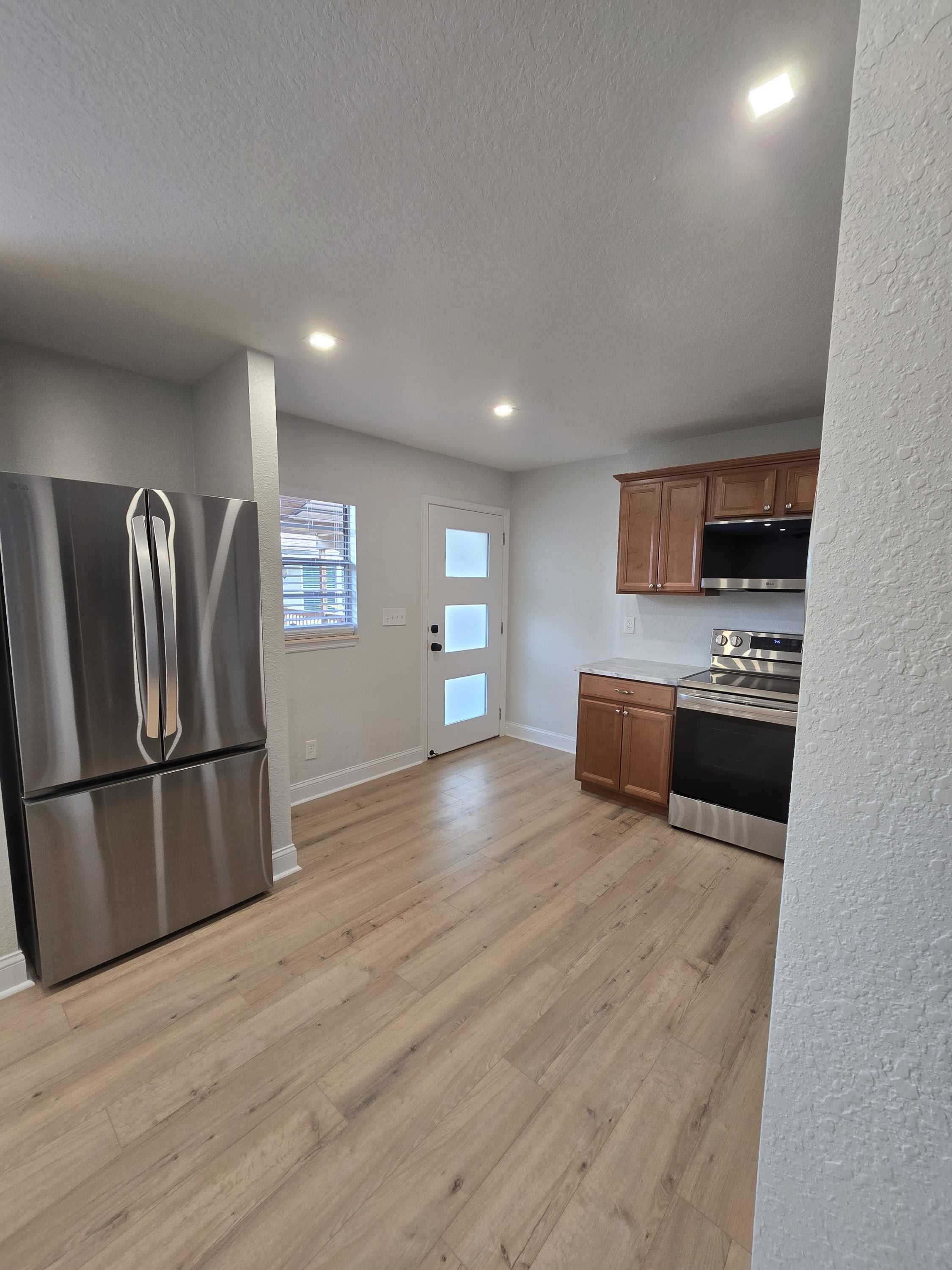 1706 N Tampania Ave D – photo 5