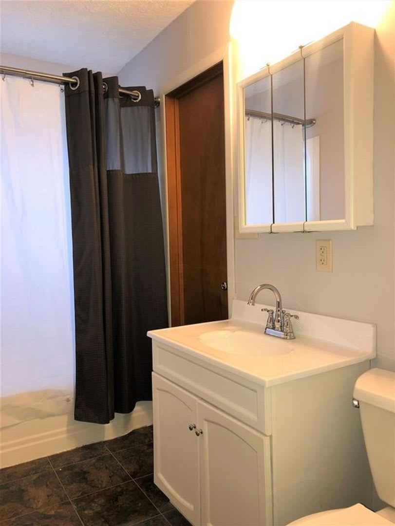 3 bedroom 1 bath – photo 5