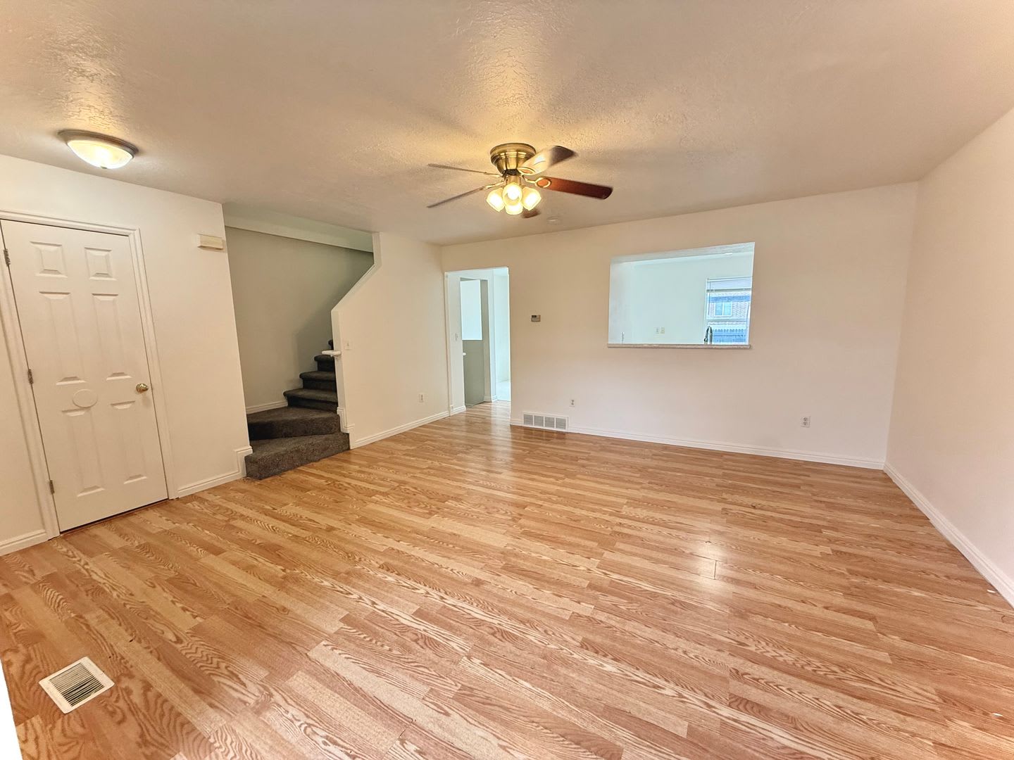 4 Bedroom Clearfield Town Home Available Now – photo 2