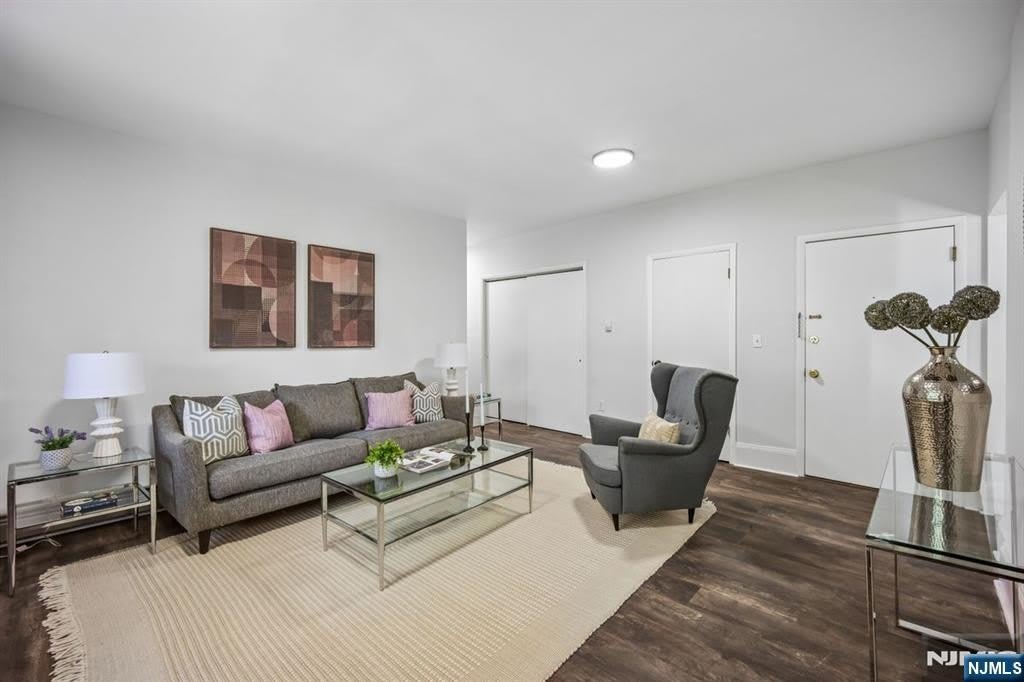 44 Gates Avenue – photo 4