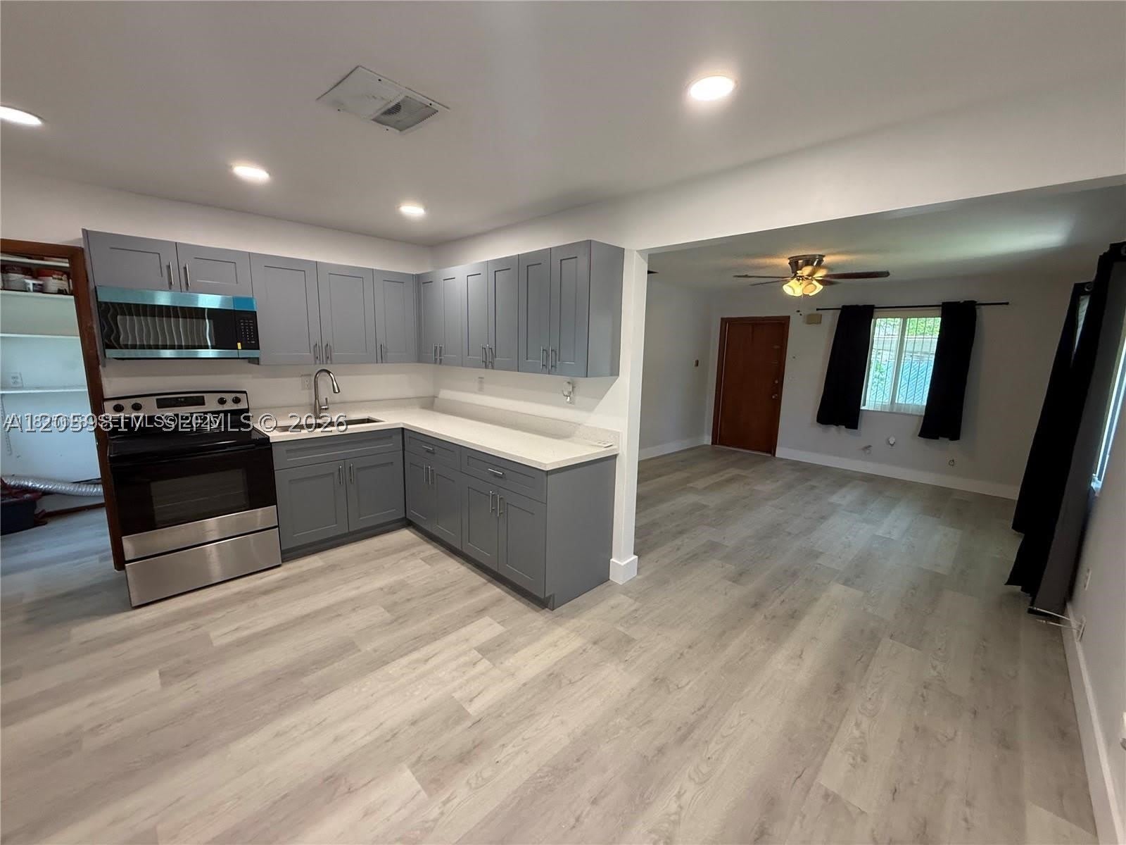 221 NE 1st Ter – photo 1