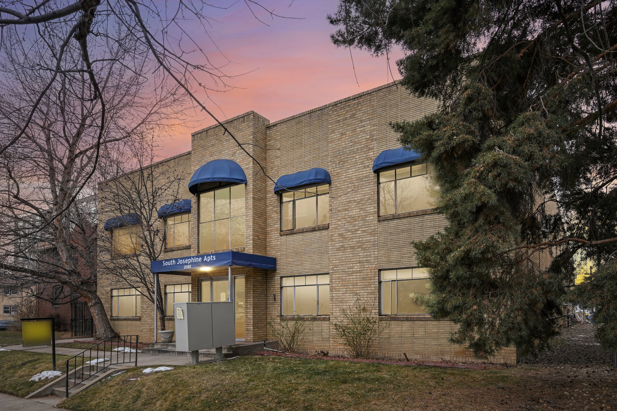 South Josephine Apartments – photo 3