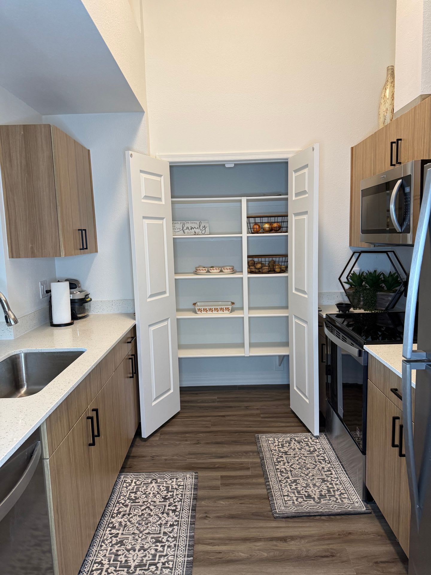 The Crest at Skyline Now offering up to 8 weeks FREE rent! – photo 5