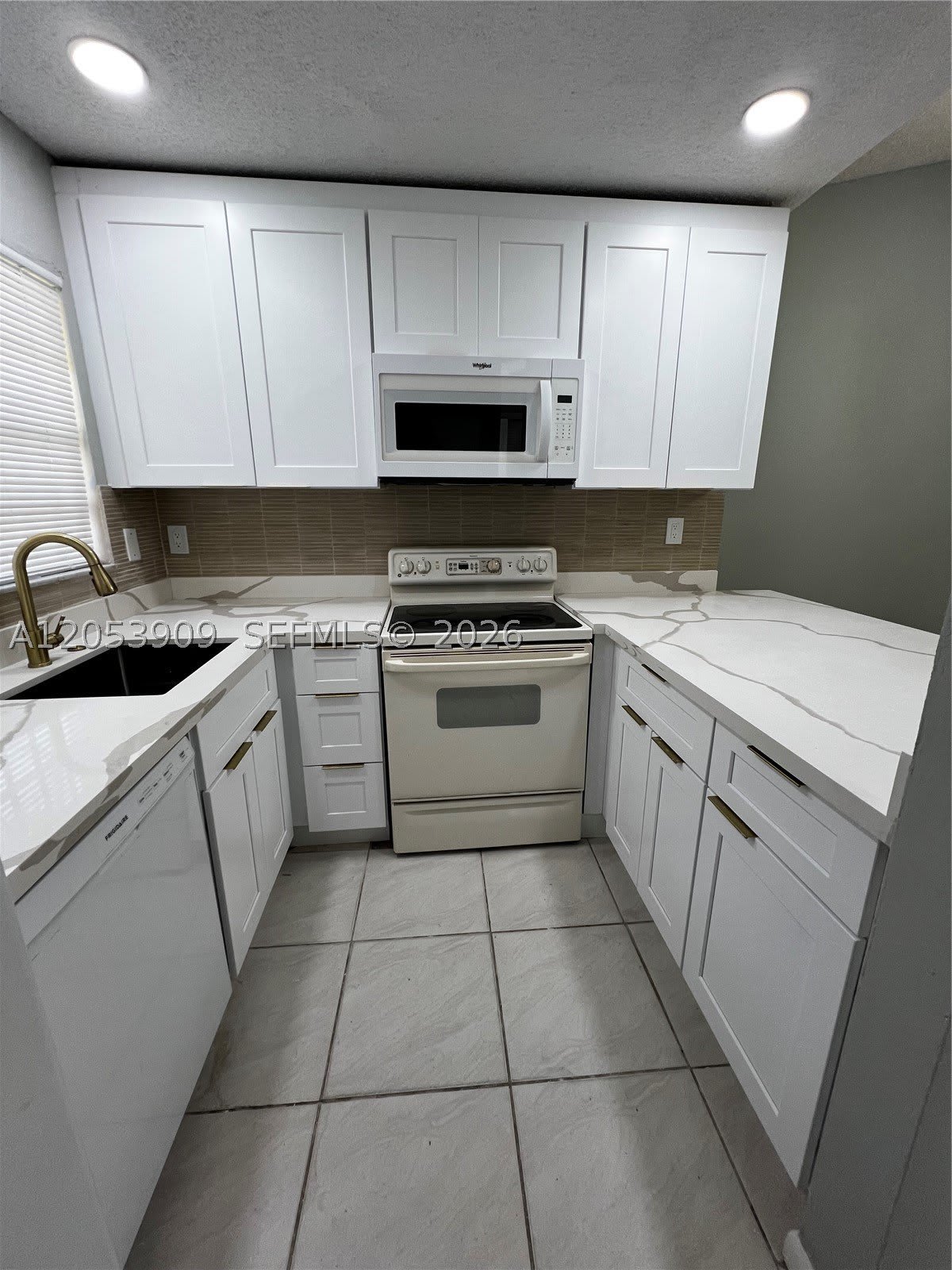 809 NE 214th Ln – photo 3