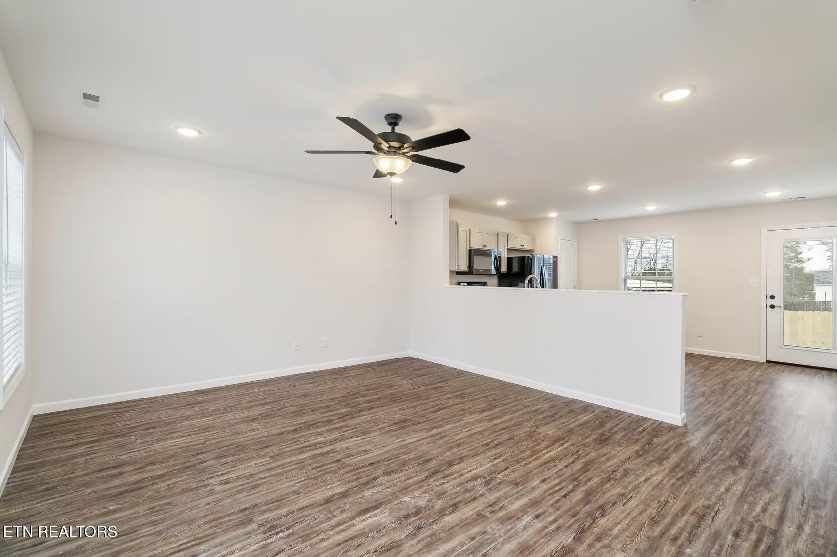 7306 Green Estates Way – photo 5