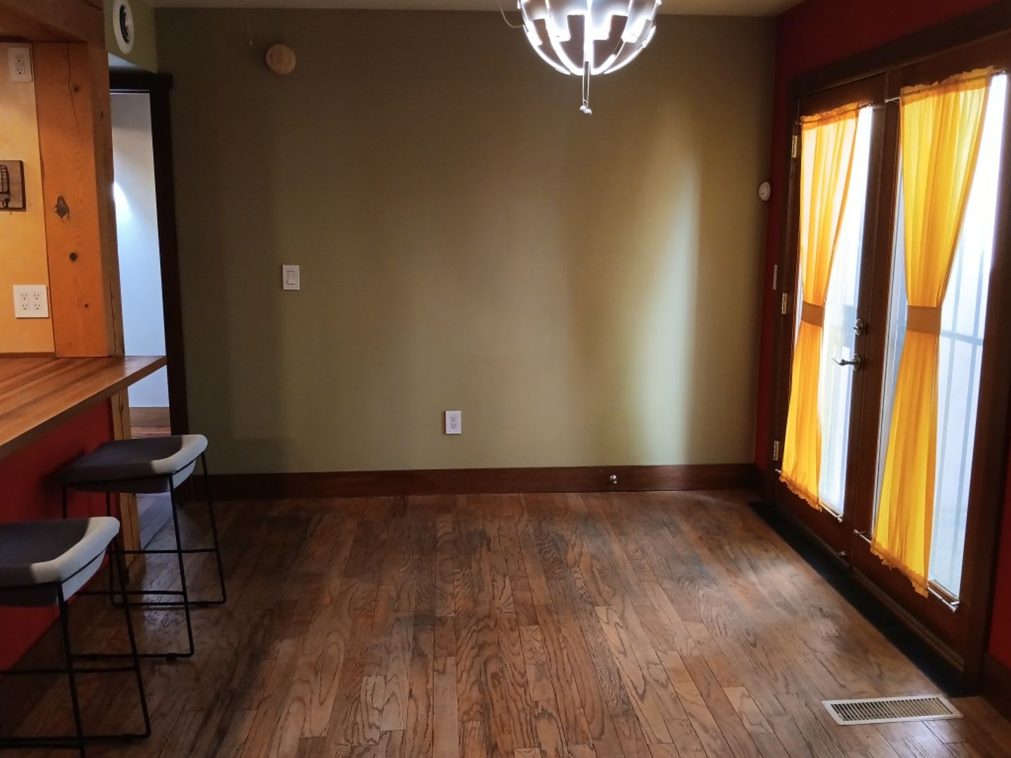 2 Bedroom, 2 Bathroom Home! Schedule a Showing Today! – photo 3