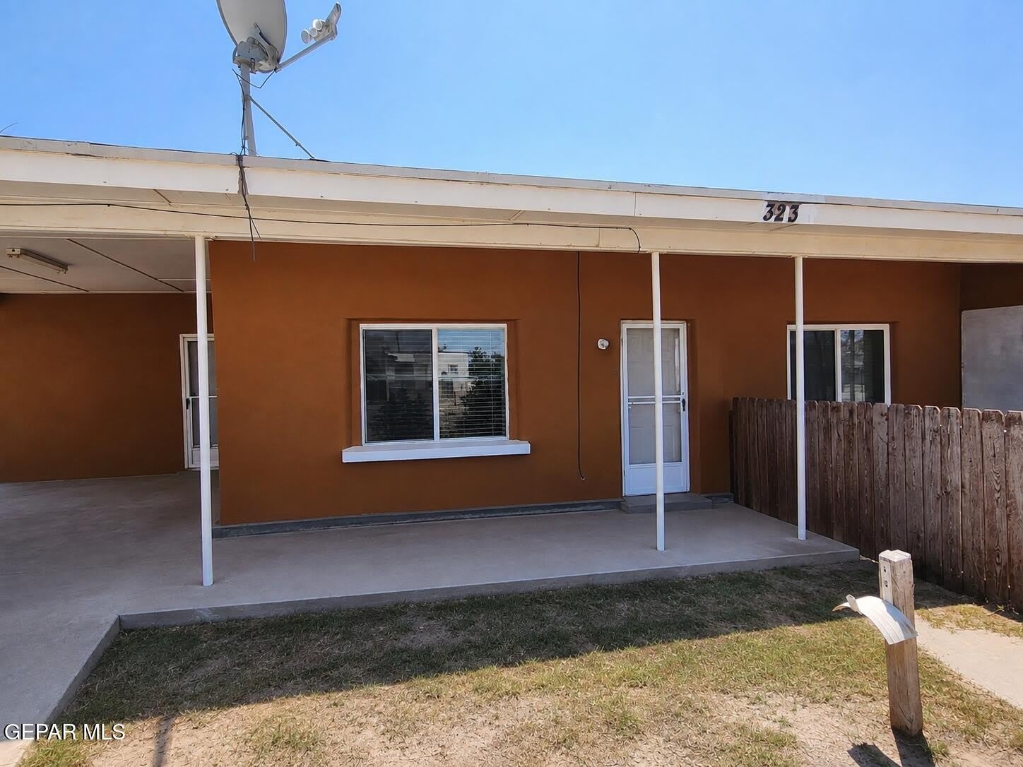 323 SINGH Street – photo 1