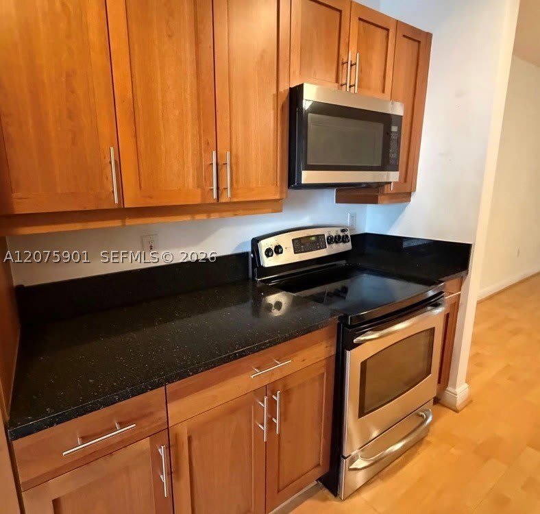 332 SW 14th Ave – photo 5