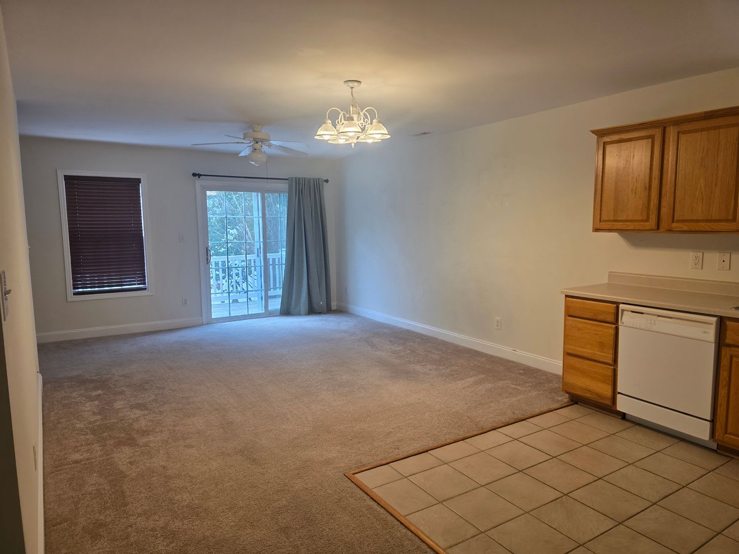 3 Bedroom, 3 Bath Unit. Townhouse with Garage. – photo 4