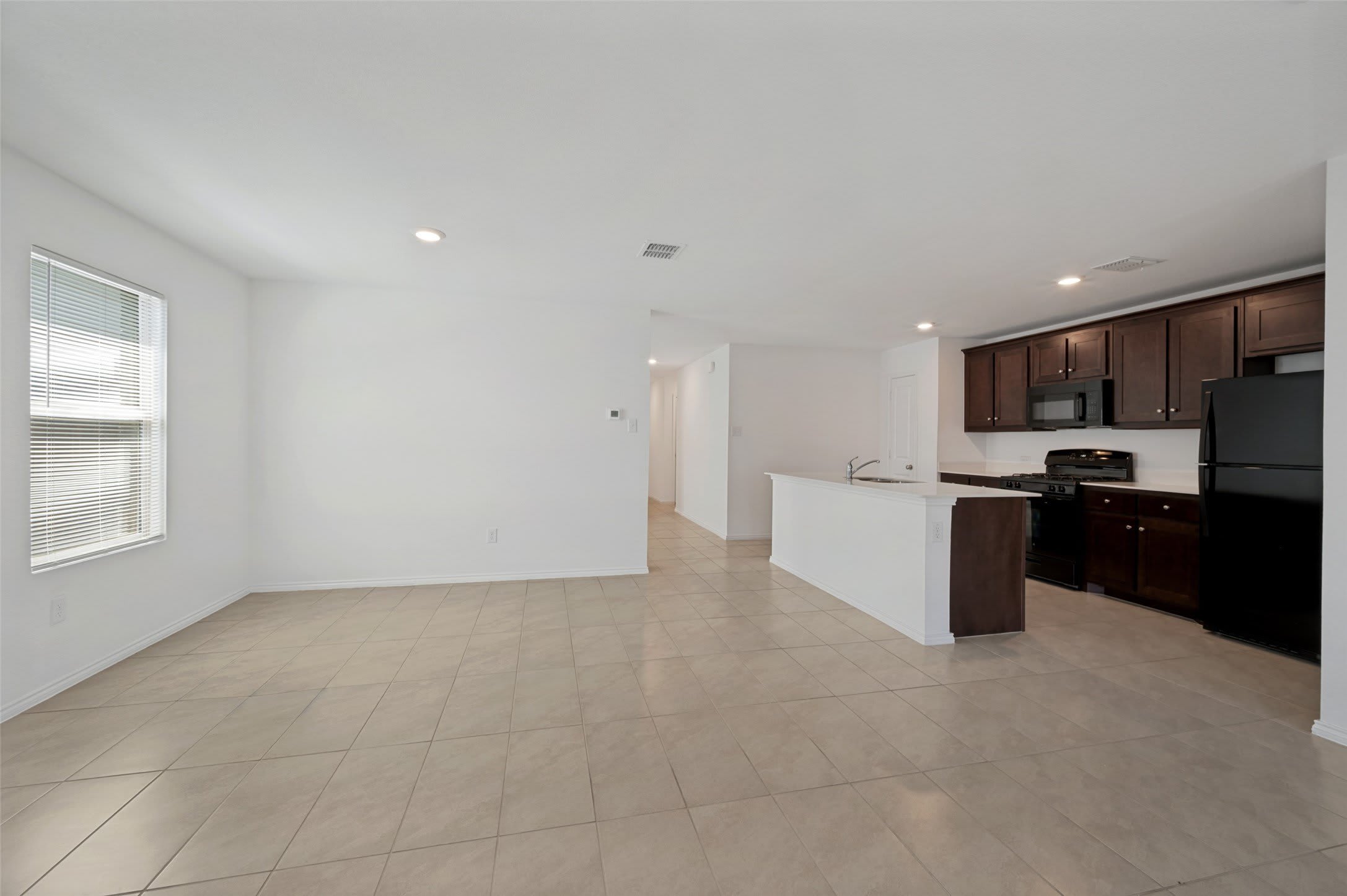 14045 Ilderton Street – photo 4