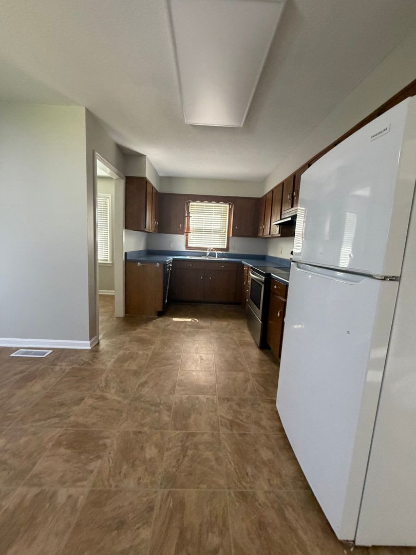NEWLEY UPDATED HOME! AVAILABLE NOW!!! – photo 3