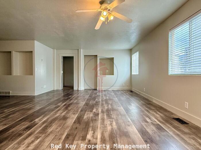 1804 North Berra Boulevard – photo 3
