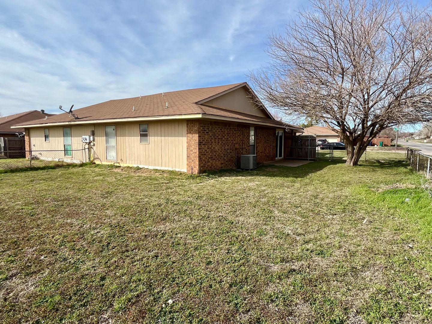 Updated 2 Bed 2 Bath Just South Of Lave Overholser!! – photo 2