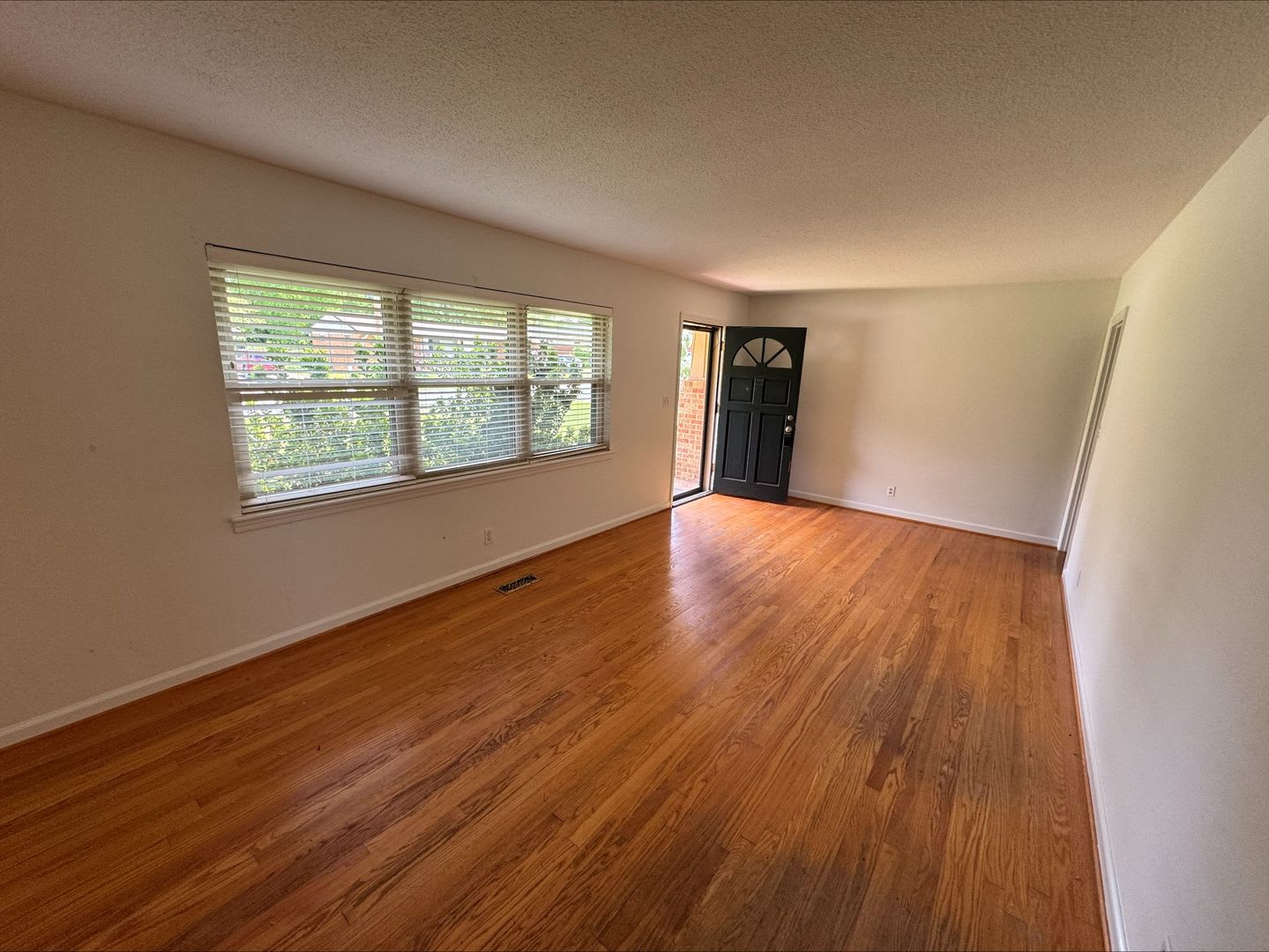 3 Bedroom Home in East Ridge with Fenced Yard! – photo 3