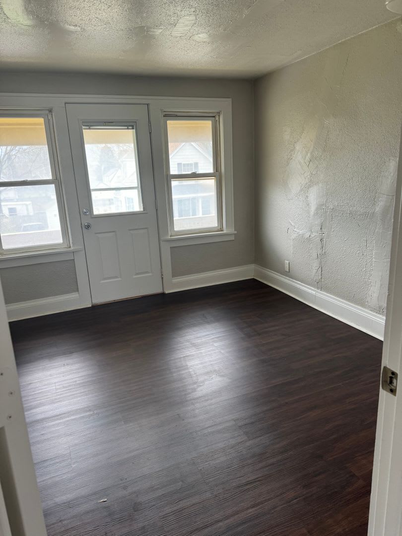 3 Bedroom Single Family – photo 2
